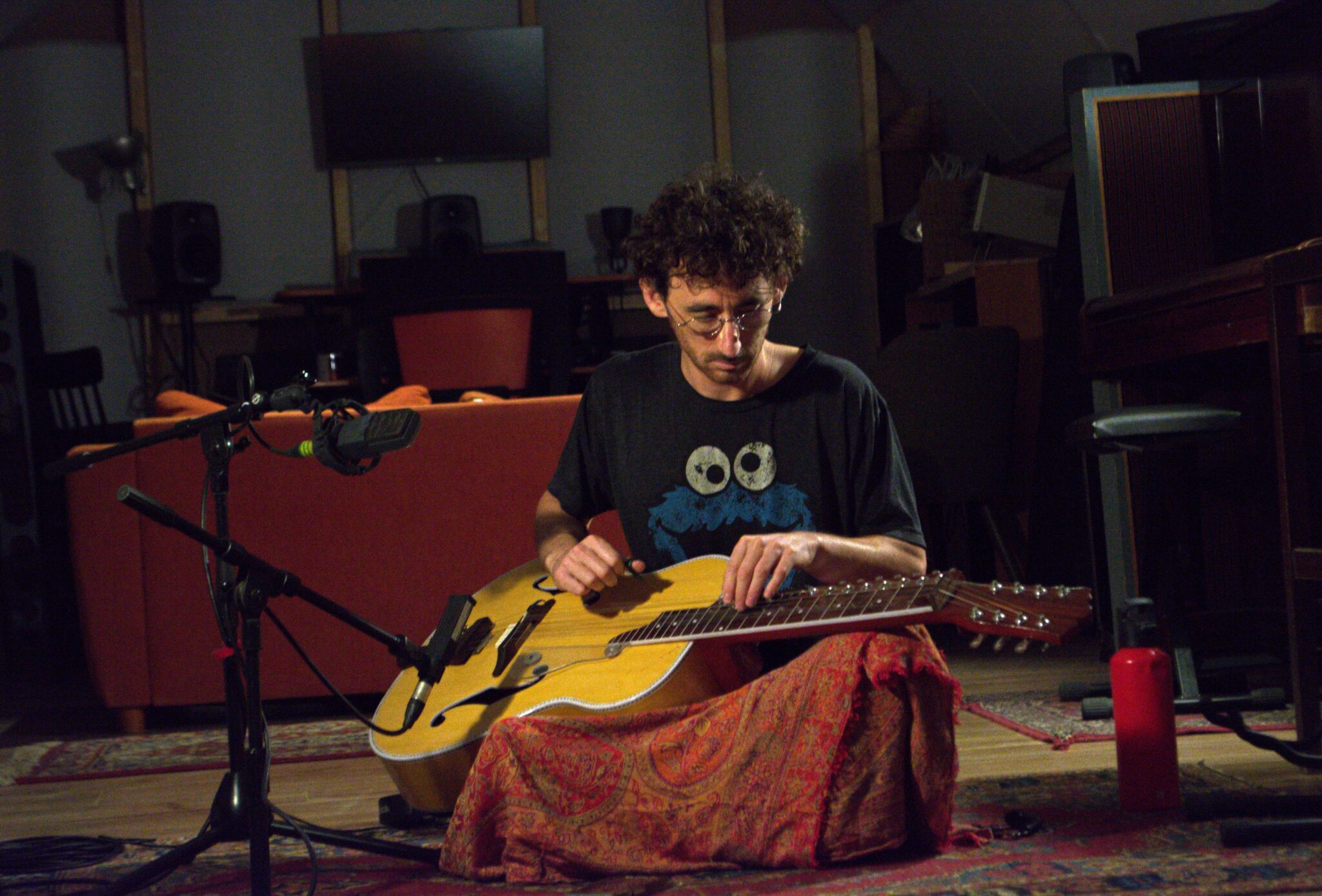 Itamar-Dagan-Solo_Photo-by-Miriam-Roth